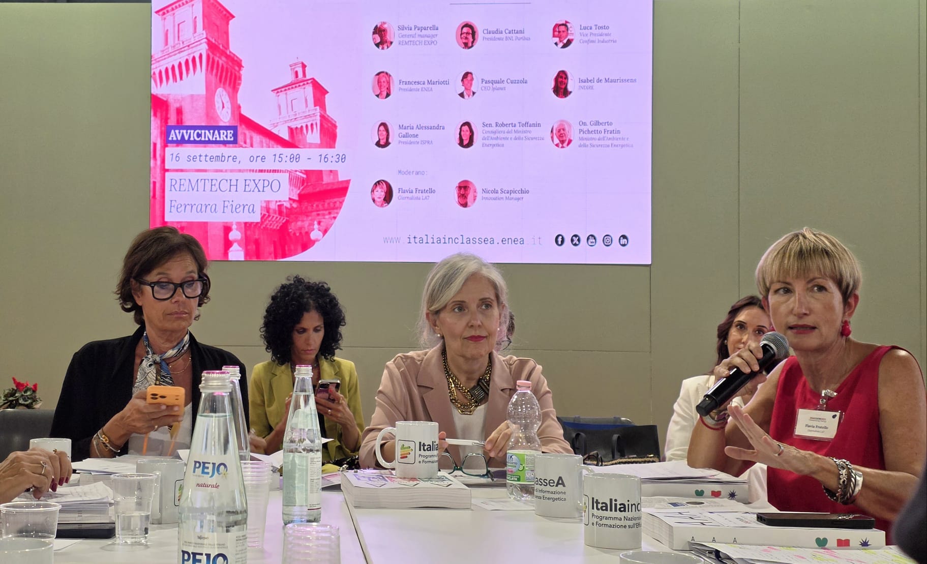 Un'immagine del panel introduttivo della terza tappa del Roadshow Humanizing Energy con al centro la Presidente ENEA, Francesca Mariotti